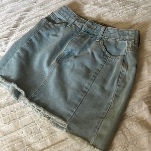 A forever 21 mini denim skirt and size S.